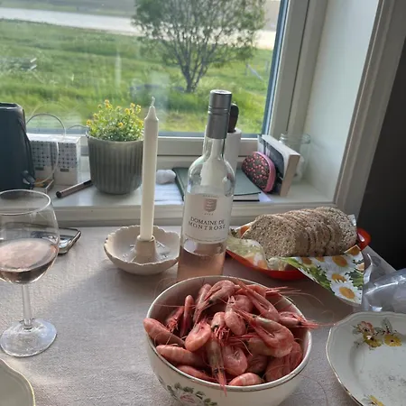 Nyaraló Hos Laura & Valdemar Nord-Lenangen