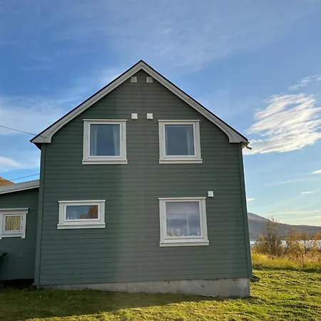 Hos Laura & Valdemar Nord-Lenangen